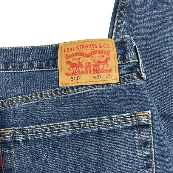Levis 505 Mens Jeans Size 36 Blue Regular Fit Straight Zip Fly Denim Med Wash - Picture 6 of 11